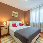 Amazing apartment in Zadar with WiFi&2 Bedrooms